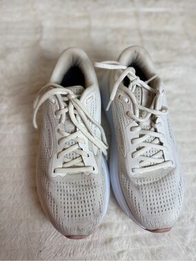 Brooks Women's Cream Lace-Up Running Sneakers